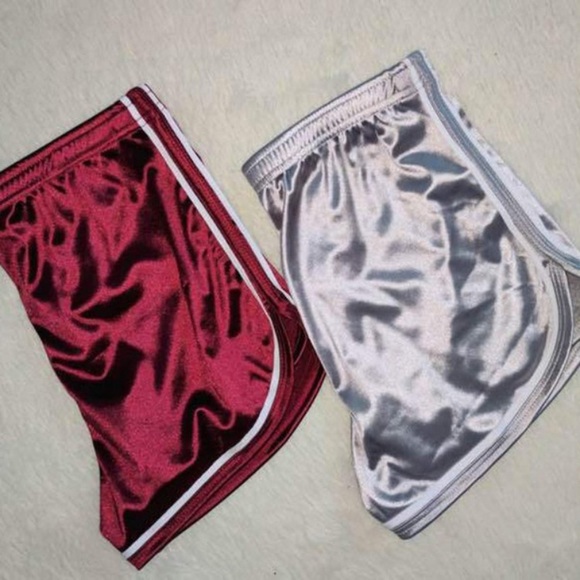 NWOT Women's Fashion Red Shorte - Picture 4 of 5